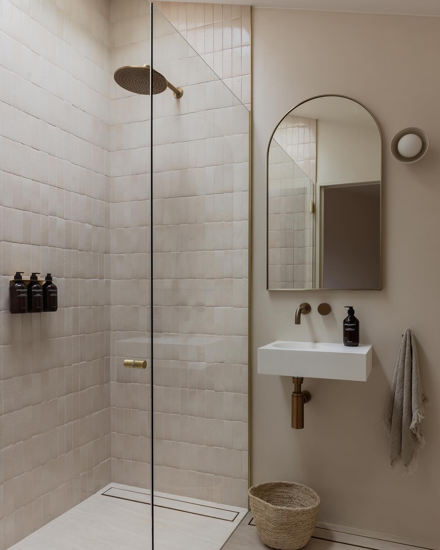 8 Ways to Style a Bathroom for Sale or Rent