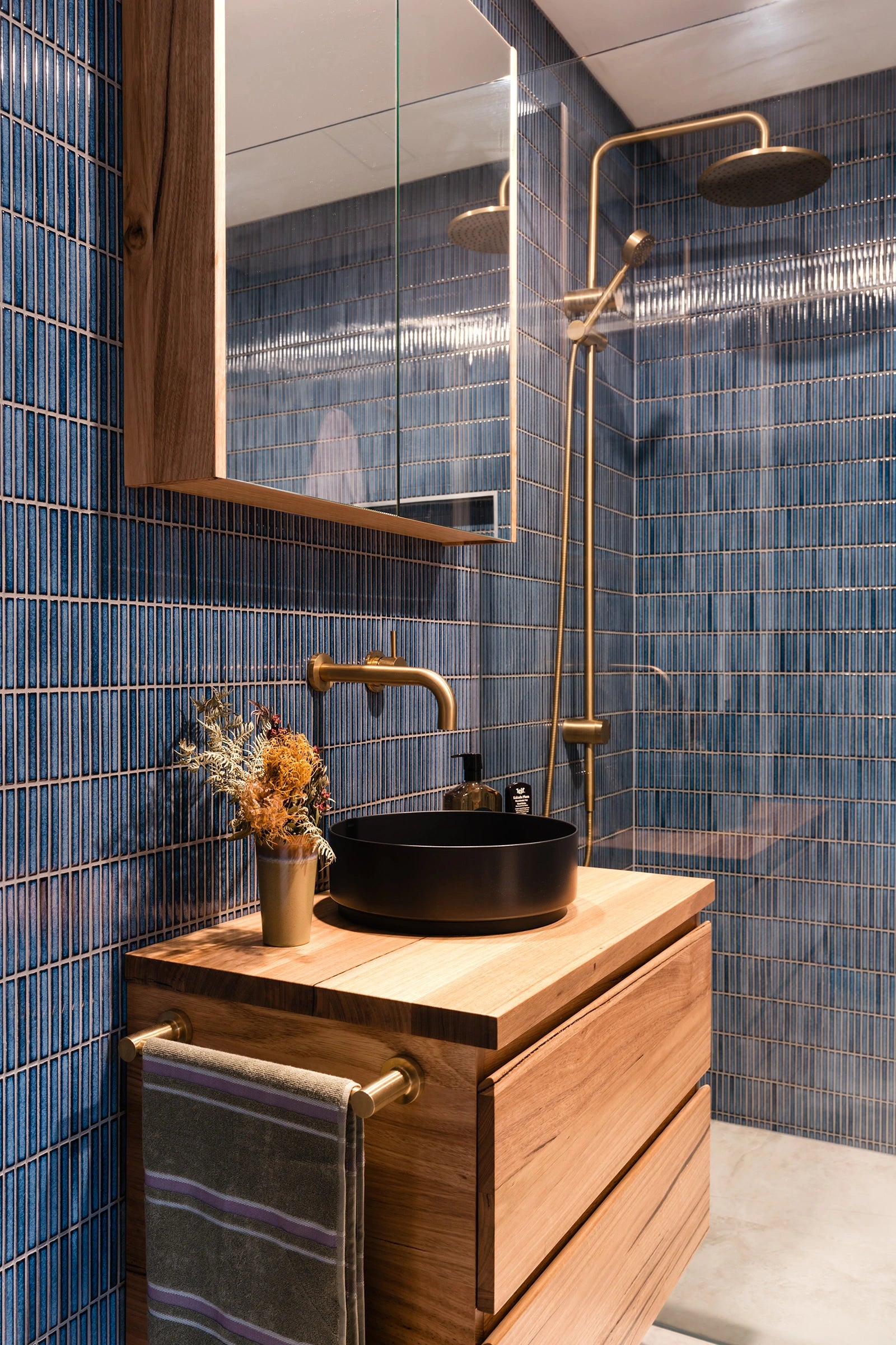 trendy blue bathroom tiles
