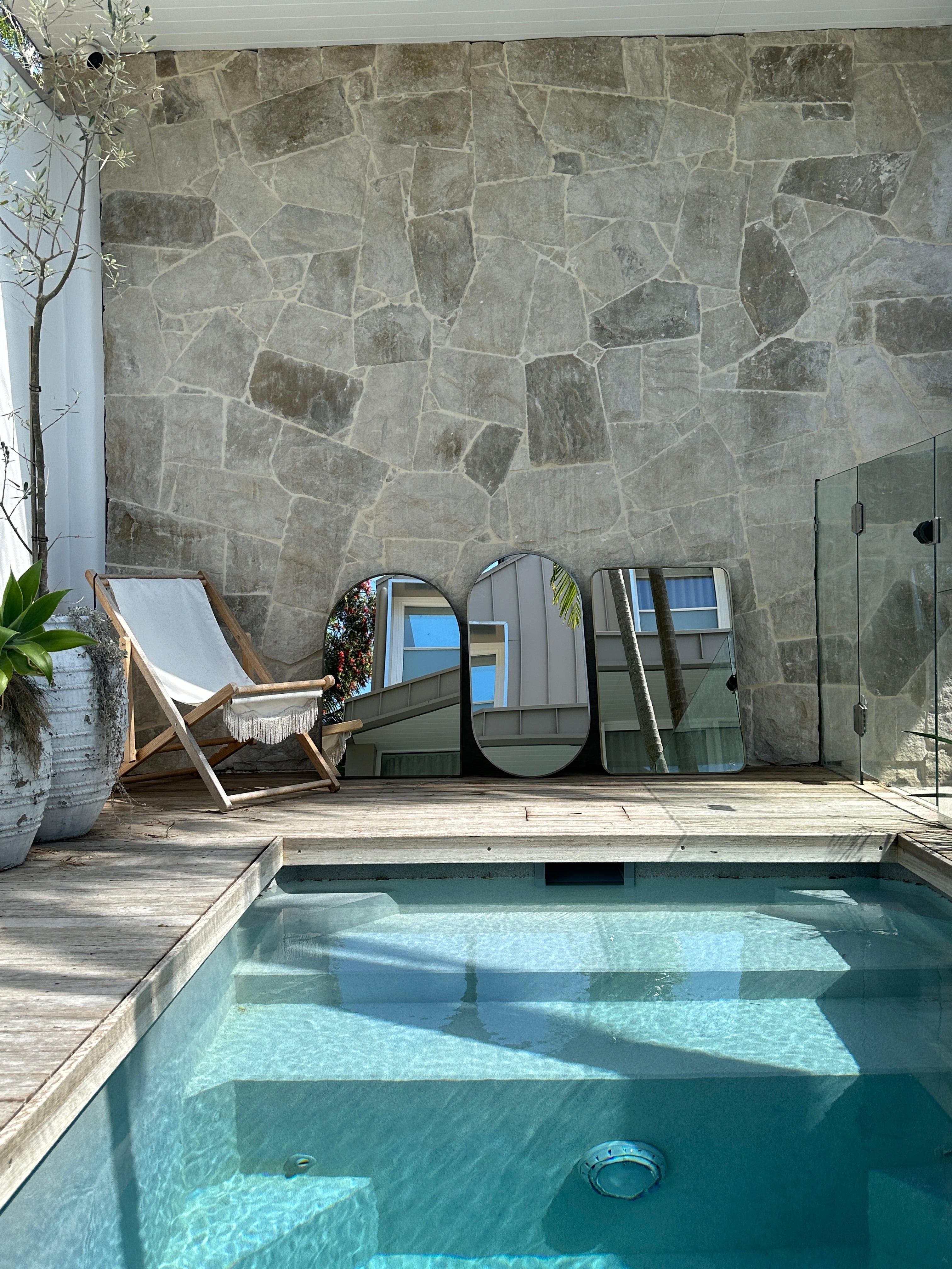 10 Pool Landscaping Ideas for Your Outdoor Area