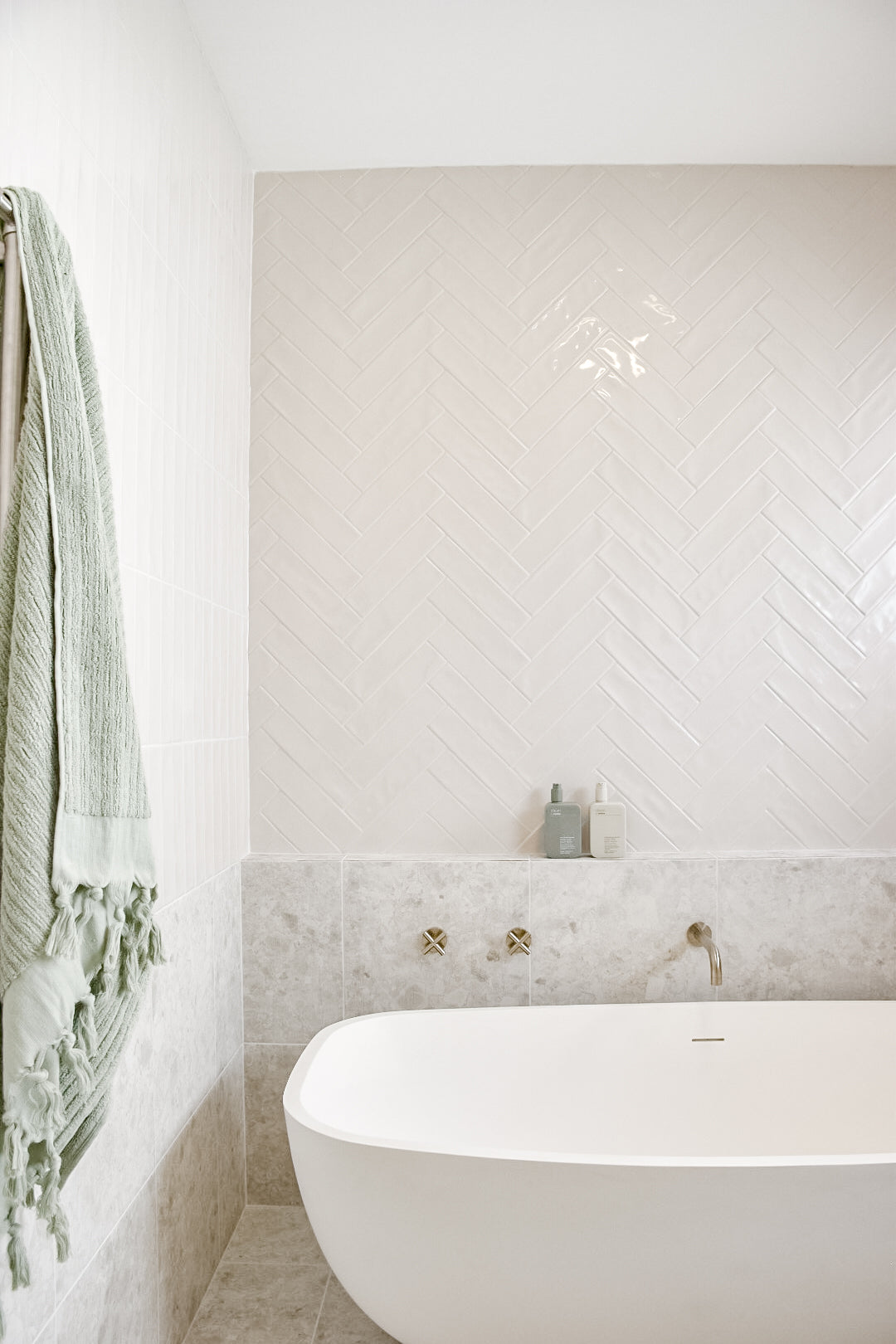 Nicole - Real Life Reno: complete renovation of an old bathroom with Tile Cloud