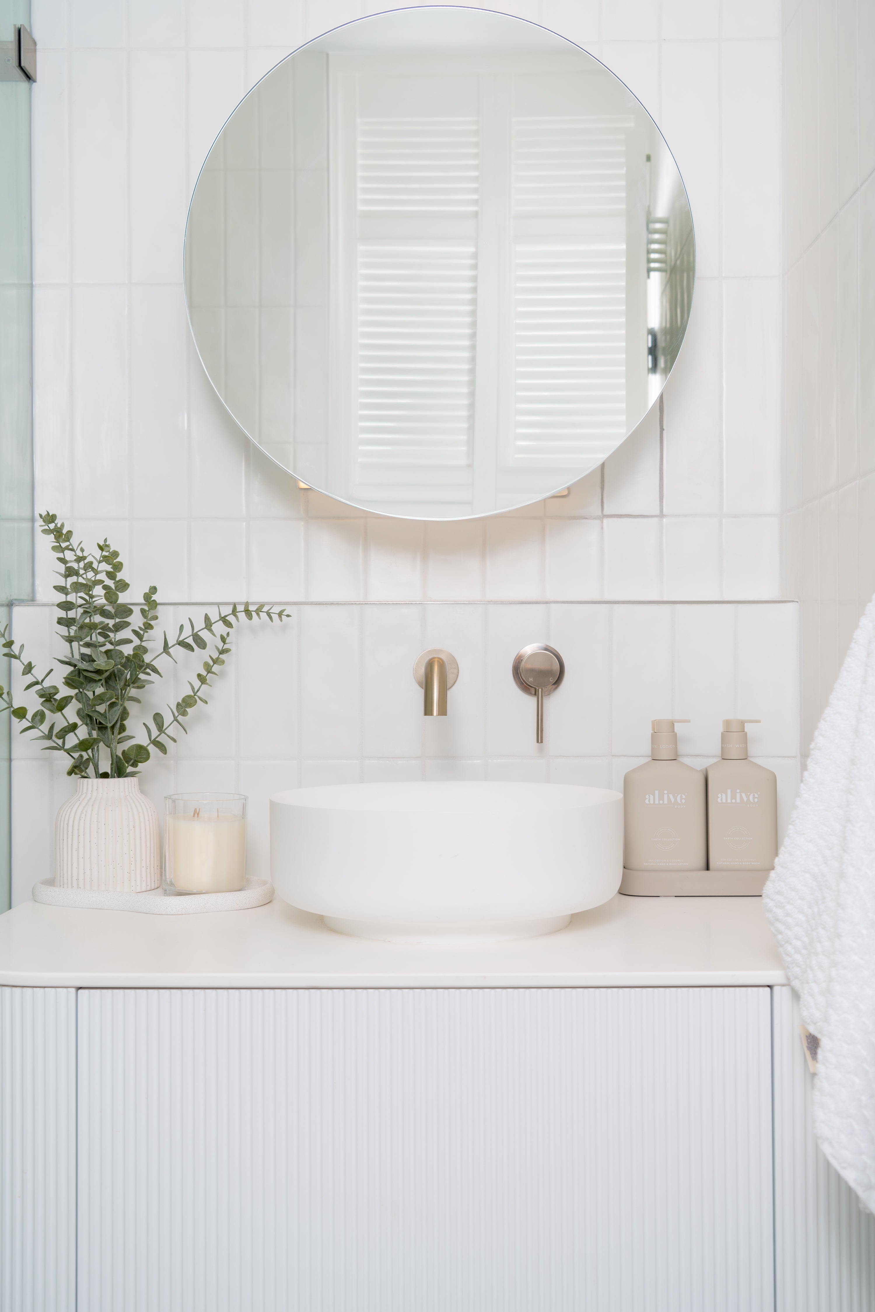 Step inside this small bathroom apartment renovation